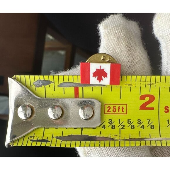 Miniature Canada Flag Lapel Pin Vintage Tie Tack Hat Pin - Picture 6 of 6